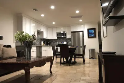 Image de Modern 3 bed 2 bath by the Beach Pets ok!