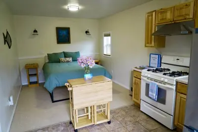 Image de Crow'S Nest. . . near by beach access. . . studio apartment