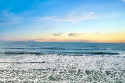 Image de Ocean Front Home- French Villa - Pacifica-San Francisco! Hear waves and relax!