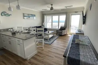 Image de Ocean front condo with beautiful beach view furnished family vacation condo.