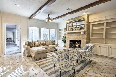 Image de Quiet West Houston Home w/ Patio, Walk to Shops!