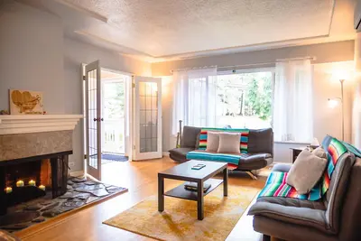 Image de Connected Hearts Home - Entire Guest Suite on Lovely Pender Island, Bc!