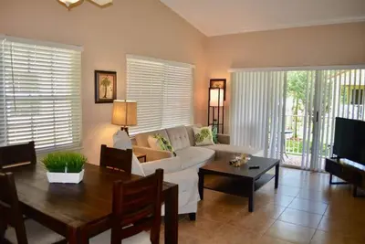 Image de Enjoy our 2 bedroom, 2 bath top floor apartment in West Boca Raton