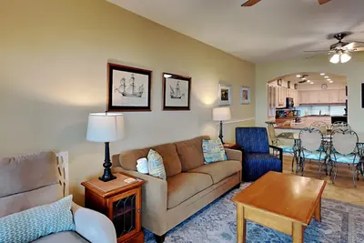 Image de Palm Beach Club #113 | Serene Bay Views + Walk to Beach!