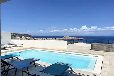 Image de Villa climatisée - vue mer - piscine chauffée - plage à pied 15mn