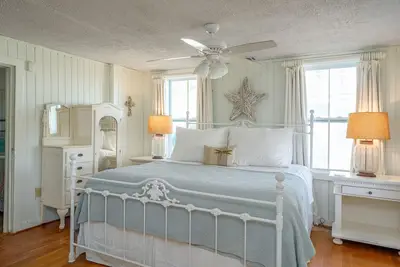 Image de One-of-a-Kind Trolley Home, Oceanfront w/ Dune View by Tybee Cottages