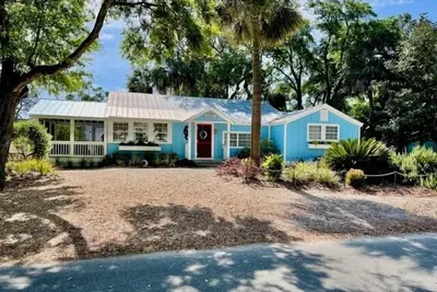Image de Cottage | Private Pool, 2 Blocks to Beach, Pet Friendly | Tybee Cottages