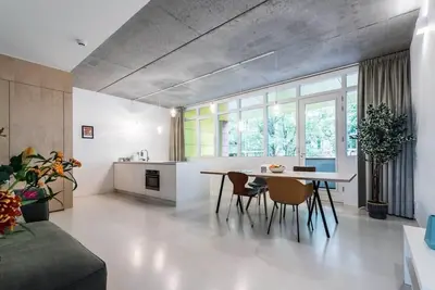 Image de One-bedroom apartment with balcony