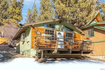 Image de Cute Cozy Cabin- View of the Slopes-Pets Ok!