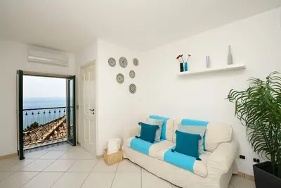 Image de Ananas - Sea View - Fruit Flats by Amalfivacation. It