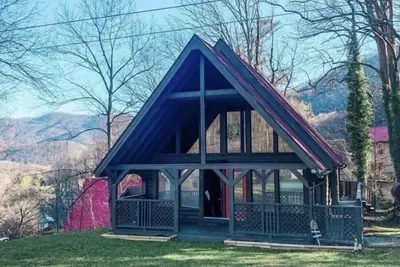 Image de Cierra Falls Retreat 2/2 with Waterfall in Backyard/360 Mtn Views *Pet Friendly*