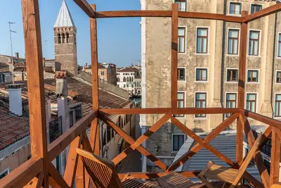 Image de Entire renovated 16th Cent. Palazzo in Venice's most exclusive S. Marco area