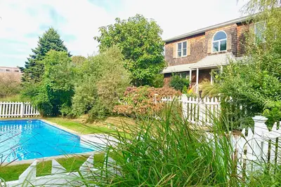 Image de Designer interior Sexy Flex 5Bed Pool 1/2 tennis & bball court Gym walk2 beach