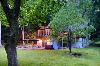 Image de LazyBearLodge~Cozy Lodge with Hot Tub & Pool Table