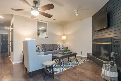 Image de Beautiful, Comfy & Convenient Condo!
