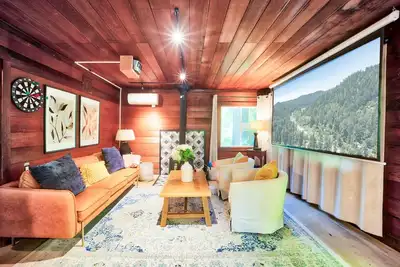 Image de Winter Promo: Stylish Cabin Near Dtown Santa Long Stay Open. Pet-friendly!