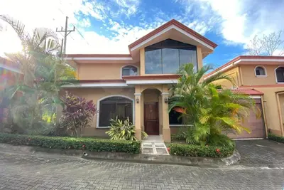 Image de Family oriented house just steps to the beach