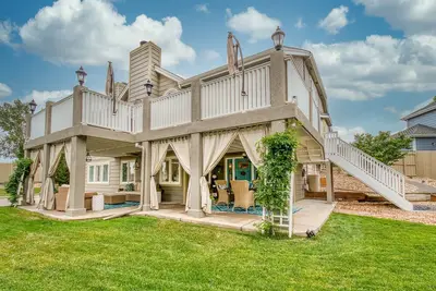 Image de Beautiful…Luxe 3 Bed Guest Suite, Private Entrance, Full Kitchen, Patio and Wifi
