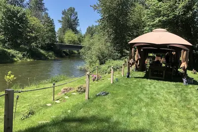 Image de Moon River Suites Wedding Party Lodging on River