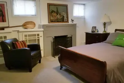 Image de Entire basement apartment, Prime location!