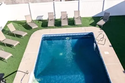 Image de Beach house with room for everyone! 2 blocks to the beach with inground pool.