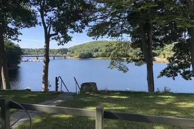 Image de Best Of Both Worlds! Ranch home located directly on the Great Lake Sacandaga