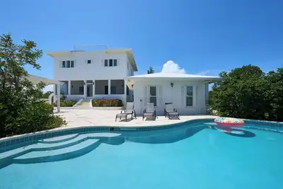 Image de Surf Lodge Villa- 5 Bdr with Rooftop Deck