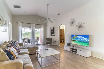 Image de Pet-Friendly 5br Single Level Home with Private Pool & Lake View | Near Disney | Game Room & Spa