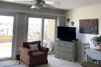 Image de Beach walkout! First floor/corner unit, 30 steps to private beach access!