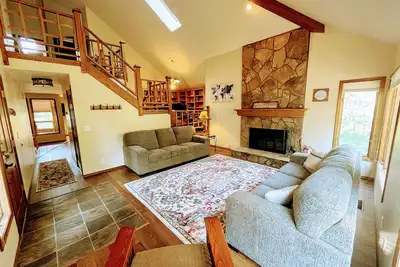 Image de ★6 bedroom - 4 Bath Retreat + Fort Rock Park -A/C -With Sharc Passes ★