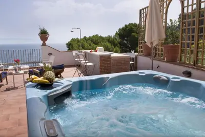 House Priscilla Taormina sea terrace with Jacuzzi