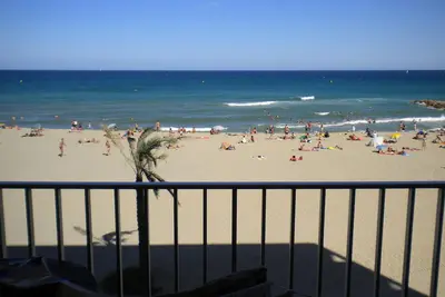 Image de T2, Front de mer, accès direct plage centrale, Parking gratuit et sécurisé