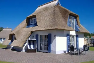 Image de Modern thatched house directly on the beach of Usedom!