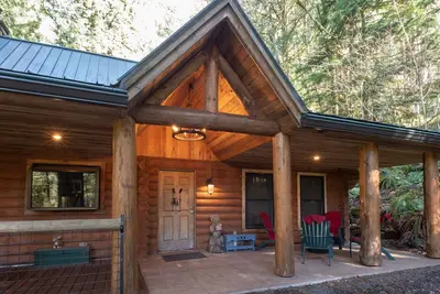 Image de Special 3rd night free stay before May 23rd! Hot- tub!