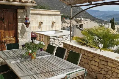 Image de Maison du 17ème aux portes du charmant village médiéval de Banon.