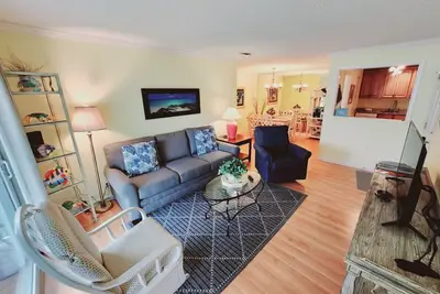 Image de S6 family friendly, near tennis and pool, peaceful upstairs close to tennis and back pool