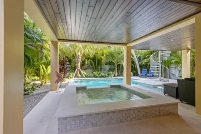 Image de The Oasis at Ami: Walk to beach, heated pool, hot tub