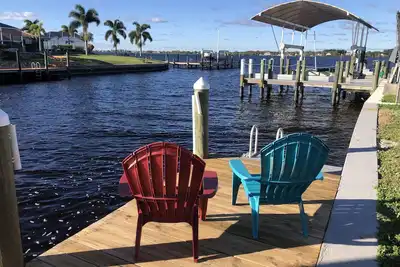 Image de Breath taking canal, pool home with golf access. 15 minutes from beaches.