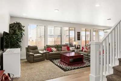 Image de Desert Rose, Newer Home, Community Pool!