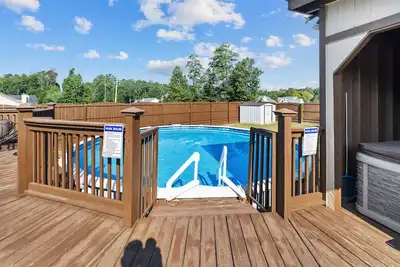 Image de Rocky 4, Newer 3 Br, Pool, Hot Tub, Fence, Tennis