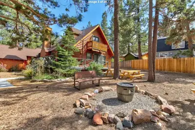 Image de Entire Cabin(Clean), Huge yard, Sleeps 10 w/ wifi