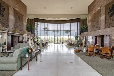 Image de Prime Gated Location With Amazing View!