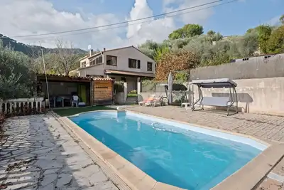 Image de Maison calme à Drap avec piscine