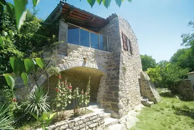Image de Maison de vacances sertie dans un écrin de verdure