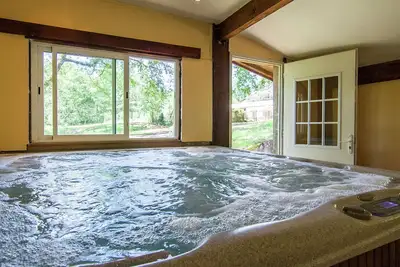 Image de Gîte cosy à Bourgnac avec bain à bulles