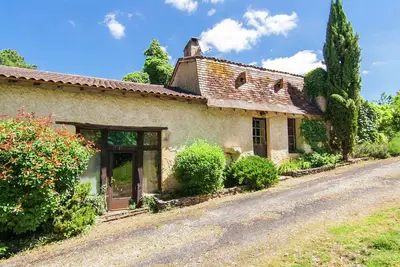 Image de Maison de vacances à Bourgnac avec piscine privée