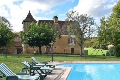 Image de Château à Besse avec Piscine