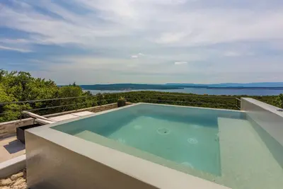 Image de Maison de vacances avec piscine et vue sur la mer