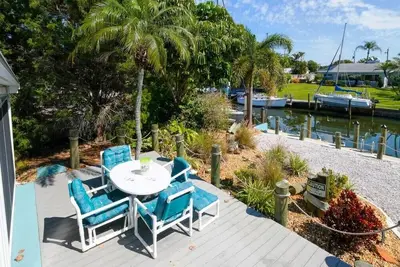 Image de Canal Front W/Dock, Water View, Dock your Boat, Free Wifi Dog - See Note. . .