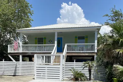Image de Perfect family getaway! Beach view house w/huge play patio + pet friendly!